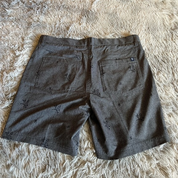 Original Penguin Men’s like new all over print shorts - Picture 3 of 3